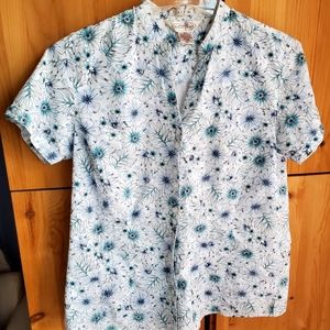 Northern Reflections White Floral Short Sleeve Button Up Blouse size S